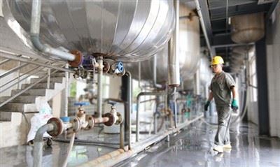 Izopentil-acetát: ételízesítő, oldószer és laboratóriumi alkalmazások
